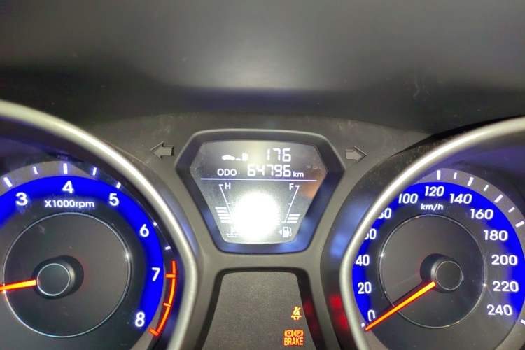 Used Hyundai Elantra (5th Generation / Langdong) 2016 1.6L Automatic Smart Version Odometer Close Up