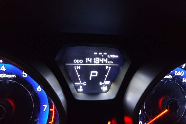 Used Hyundai Elantra (5th Generation / Langdong) 2016 1.6L Automatic Smart Version Odometer Close Up