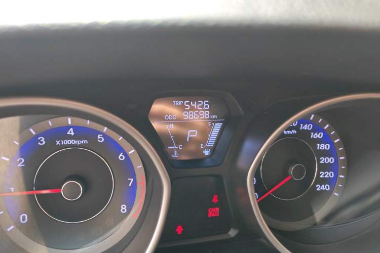 Used Hyundai Elantra (5th Generation / Langdong) 2016 1.6L Automatic Smart Version Odometer Close Up
