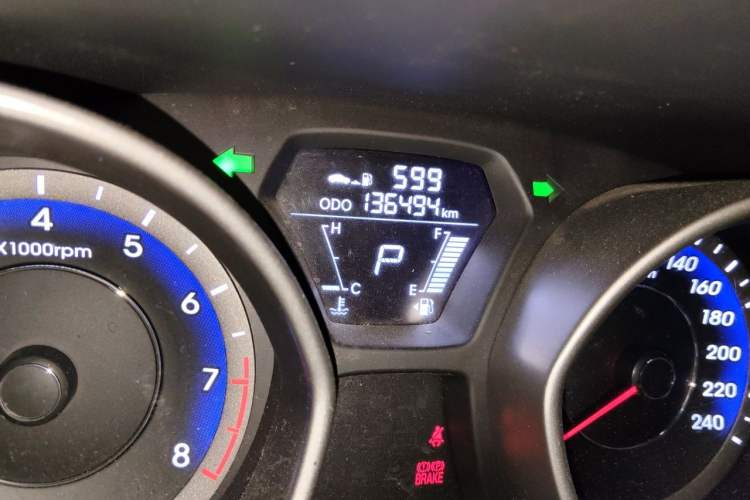 Used Hyundai Elantra (5th Generation / Langdong) 2016 1.6L Automatic Smart Version Odometer Close Up