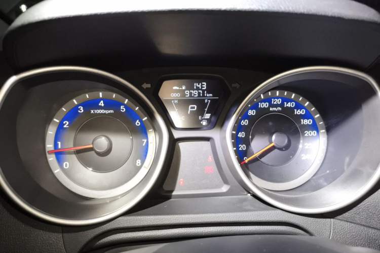 Used Hyundai Elantra (5th Generation / Langdong) 2016 1.6L Automatic Smart Version Odometer Close Up