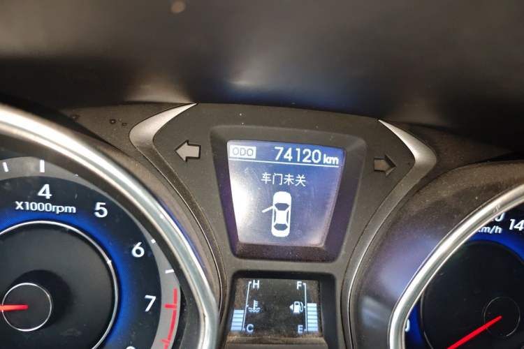 Used Hyundai Elantra (5th Generation / Langdong) 2016 1.6L Manual Luxury Model Odometer Close Up