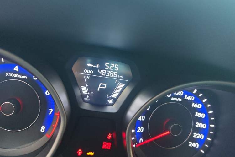 Used Hyundai Elantra (5th Generation / Langdong) 2016 1.6L Automatic Smart Version Odometer Close Up