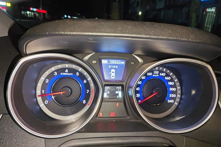 Used Hyundai Elantra (5th Generation / Langdong) 2016 1.6L Manual Luxury Model Odometer Close Up