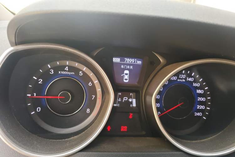 Used Hyundai Elantra (5th Generation / Langdong) 2016 1.6L Automatic Prestige Model Odometer Close Up