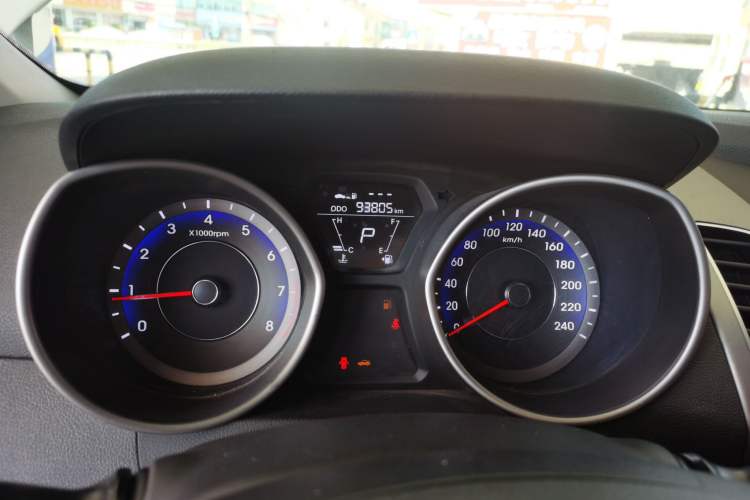 Used Hyundai Elantra (5th Generation / Langdong) 2016 1.6L Automatic Smart Version Odometer Close Up