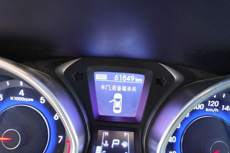 Used Hyundai Elantra (5th Generation / Langdong) 2016 1.6L Automatic Prestige Model Odometer Close Up