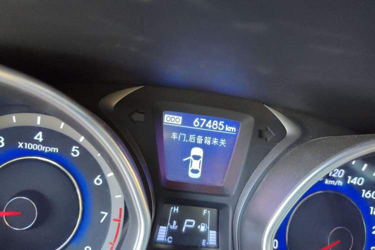 Used Hyundai Elantra (5th Generation / Langdong) 2016 1.6L Automatic Prestige Model Odometer Close Up