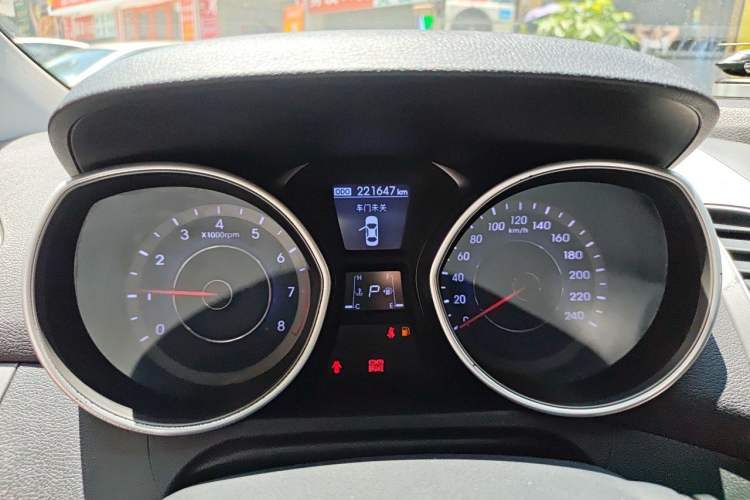 Used Hyundai Elantra (5th Generation / Langdong) 2016 1.6L Automatic Prestige Model Odometer Close Up