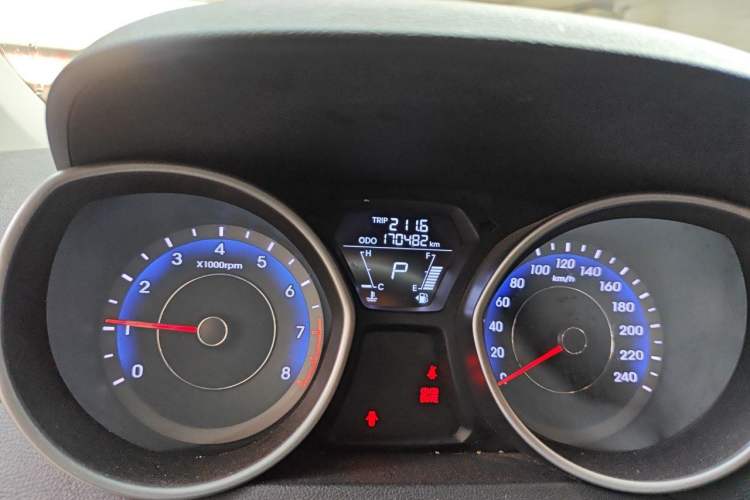 Used Hyundai Elantra (5th Generation / Langdong) 2016 1.6L Automatic Smart Version Odometer Close Up