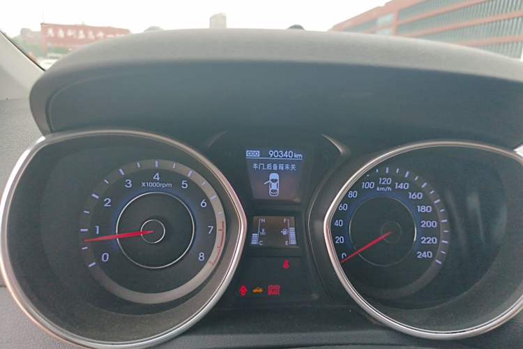 Used Hyundai Elantra (5th Generation / Langdong) 2016 1.6L Manual Luxury Model Odometer Close Up