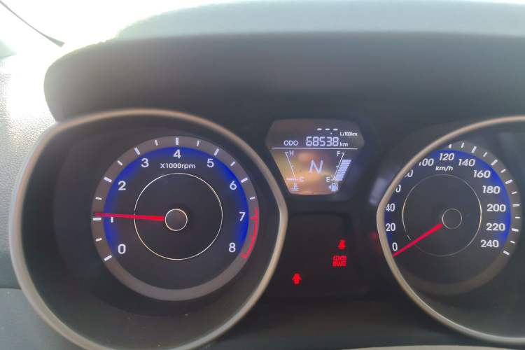 Used Hyundai Elantra (5th Generation / Langdong) 2016 1.6L Automatic Smart Version Odometer Close Up
