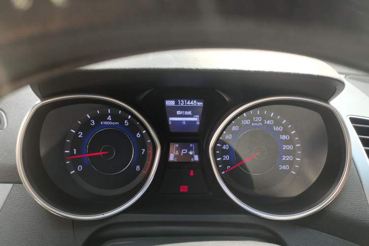 Used Hyundai Elantra (5th Generation / Langdong) 2016 1.6L Automatic Prestige Model Odometer Close Up