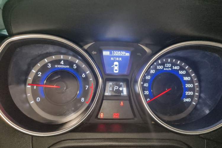 Used Hyundai Elantra (5th Generation / Langdong) 2016 1.6L Automatic Prestige Model Odometer Close Up