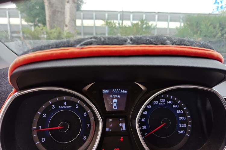 Used Hyundai Elantra (5th Generation / Langdong) 2016 1.6L Manual Luxury Model Odometer Close Up