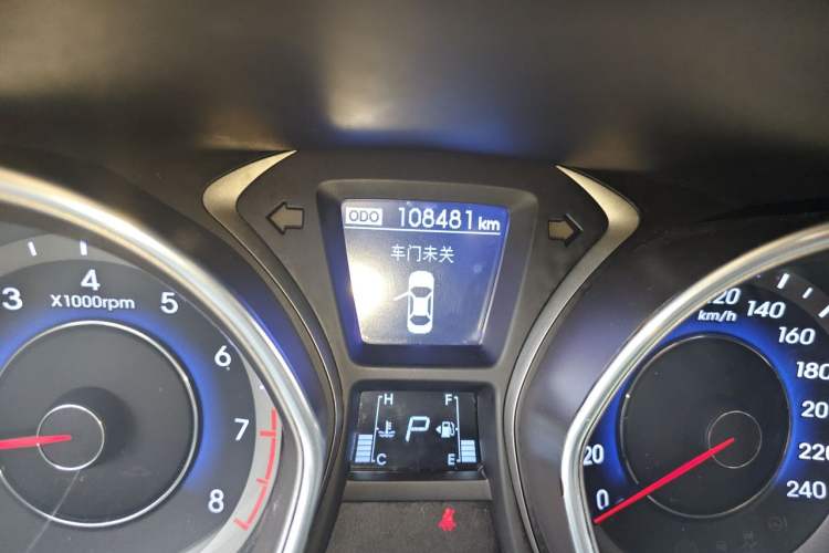 Used Hyundai Elantra (5th Generation / Langdong) 2016 1.6L Automatic Prestige Model Odometer Close Up
