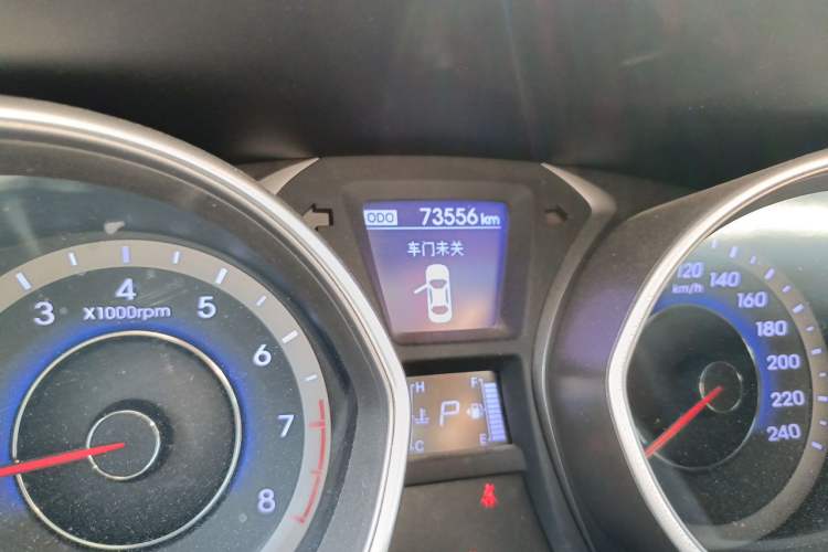 Used Hyundai Elantra (5th Generation / Langdong) 2016 1.6L Automatic Prestige Model Odometer Close Up