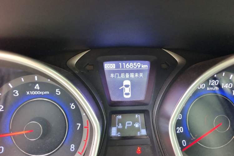 Used Hyundai Elantra (5th Generation / Langdong) 2016 1.6L Automatic Prestige Model Odometer Close Up