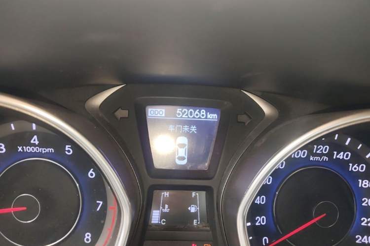 Used Hyundai Elantra (5th Generation / Langdong) 2016 1.6L Manual Luxury Model Odometer Close Up
