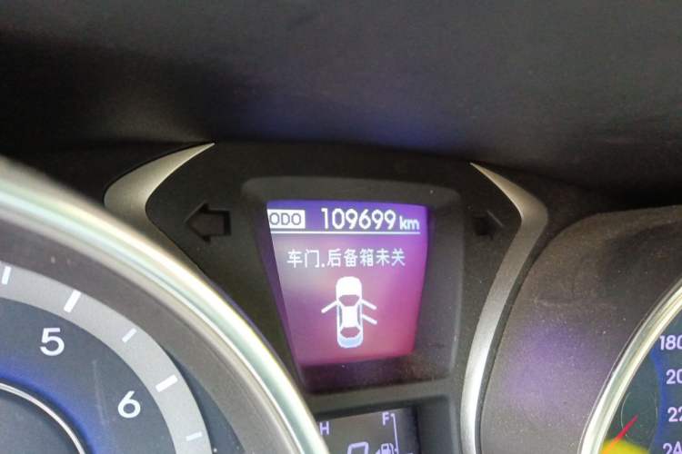 Used Hyundai Elantra (5th Generation / Langdong) 2016 1.6L Automatic Prestige Model Odometer Close Up