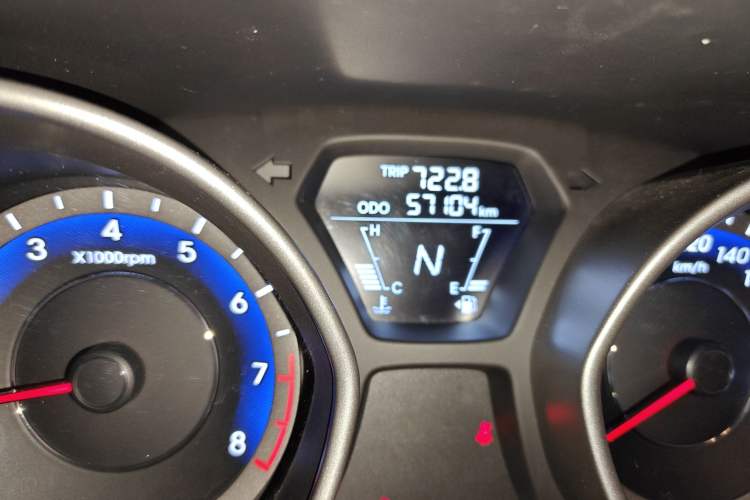 Used Hyundai Elantra (5th Generation / Langdong) 2016 1.6L Automatic Smart Version Odometer Close Up