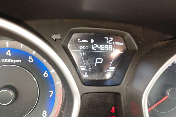 Used Hyundai Elantra (5th Generation / Langdong) 2016 1.6L Automatic Smart Version Odometer Close Up