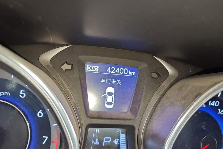 Used Hyundai Elantra (5th Generation / Langdong) 2016 1.6L Automatic Prestige Model Odometer Close Up