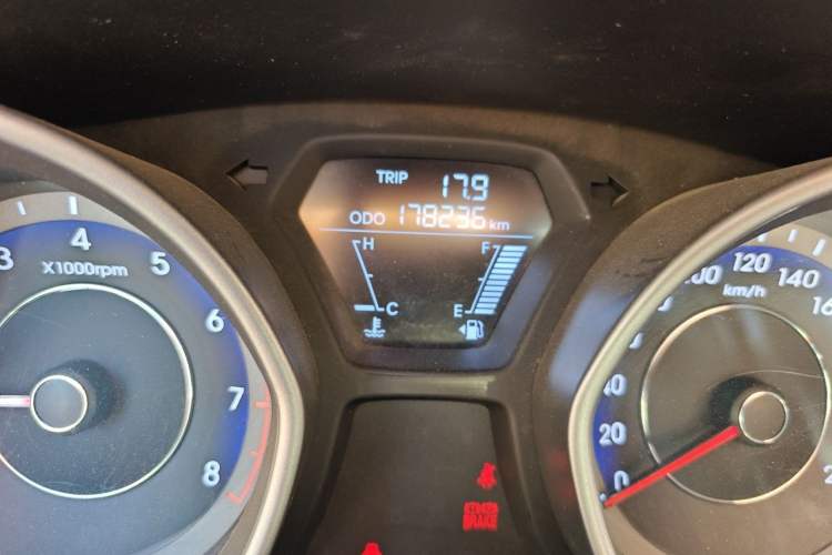 Used Hyundai Elantra (5th Generation / Langdong) 2016 1.6L Manual Fashion Edition Odometer Close Up