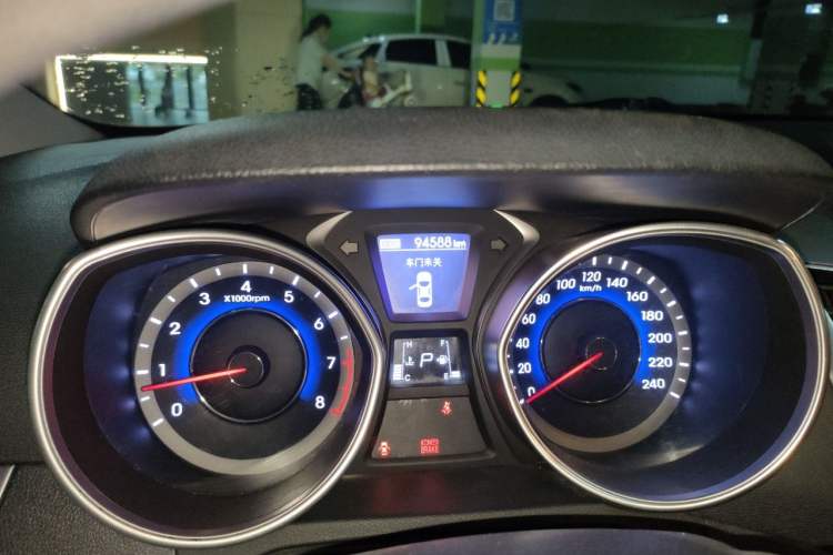 Used Hyundai Elantra (5th Generation / Langdong) 2016 1.6L Automatic Prestige Model Odometer Close Up