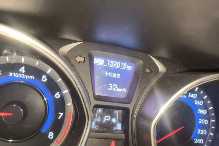 Used Hyundai Elantra (5th Generation / Langdong) 2016 1.6L Automatic Prestige Model Odometer Close Up