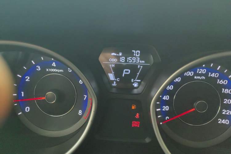 Used Hyundai Elantra (5th Generation / Langdong) 2016 1.6L Automatic Smart Version Odometer Close Up