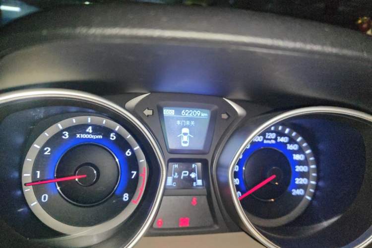 Used Hyundai Elantra (5th Generation / Langdong) 2016 1.6L Automatic Prestige Model Odometer Close Up