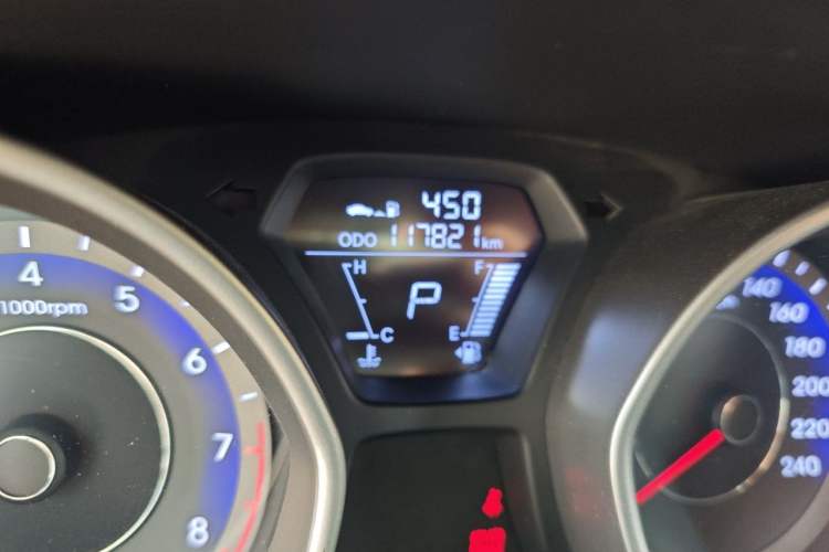 Used Hyundai Elantra (5th Generation / Langdong) 2016 1.6L Automatic Smart Version Odometer Close Up