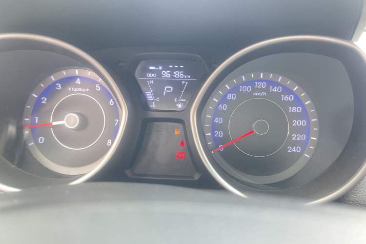 Used Hyundai Elantra (5th Generation / Langdong) 2016 1.6L Automatic Smart Version Odometer Close Up