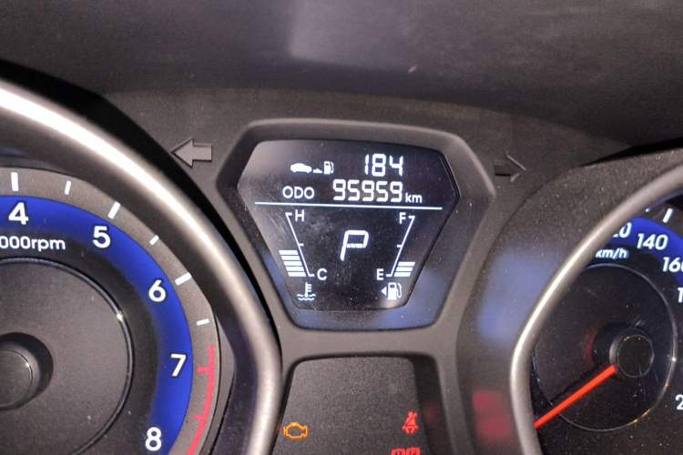 Used Hyundai Elantra (5th Generation / Langdong) 2016 1.6L Automatic Smart Version Odometer Close Up