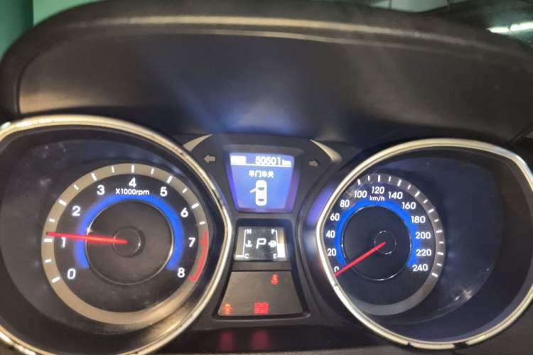 Used Hyundai Elantra (5th Generation / Langdong) 2016 1.6L Automatic Prestige Model Odometer Close Up
