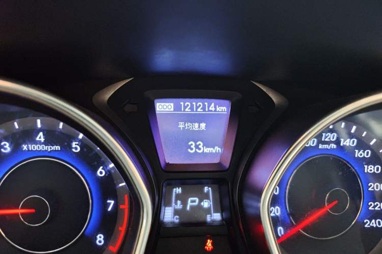 Used Hyundai Elantra (5th Generation / Langdong) 2016 1.6L Automatic Prestige Model Odometer Close Up