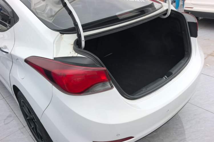 Used Hyundai Elantra (5th Generation / Langdong) 2016 1.6L Automatic Prestige Model Rear Left 45 Deg