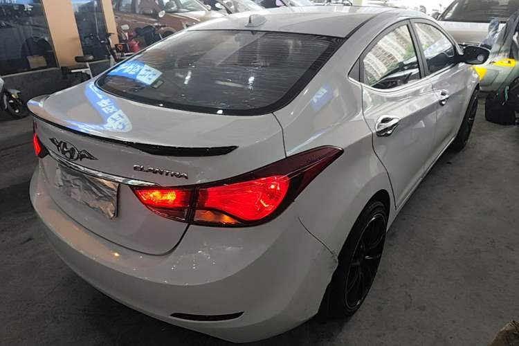 Used Hyundai Elantra (5th Generation / Langdong) 2016 1.6L Manual Luxury Model Rear Right 45 Deg