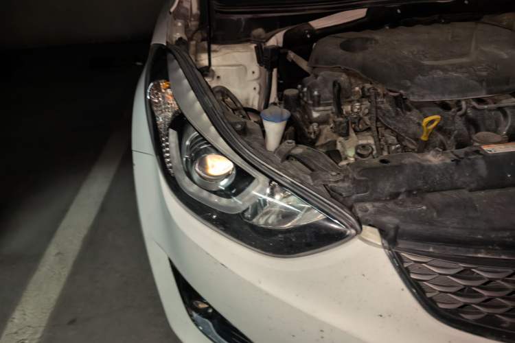 Used Hyundai Elantra (5th Generation / Langdong) 2016 1.6L Automatic Prestige Model Right Front Headlight
