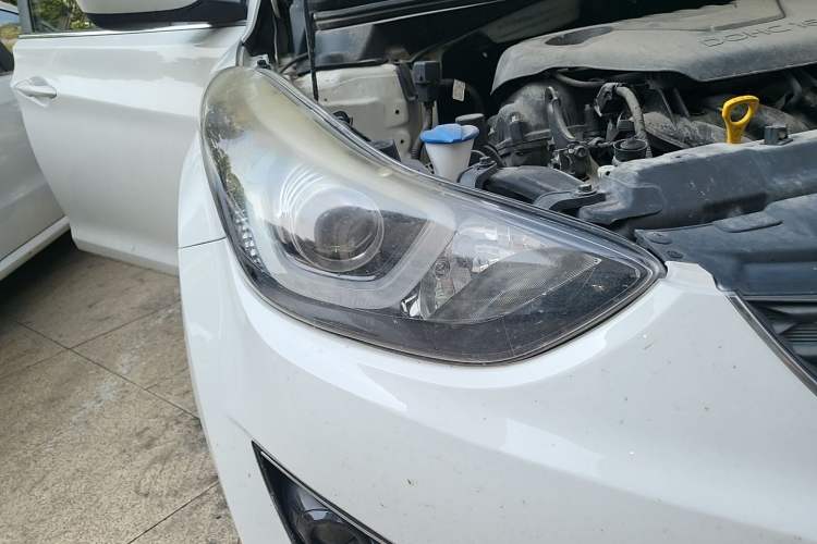 Used Hyundai Elantra (5th Generation / Langdong) 2016 1.6L Automatic Smart Version Right Front Headlight