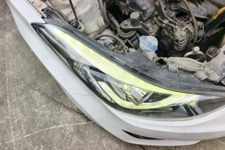 Used Hyundai Elantra (5th Generation / Langdong) 2016 1.6L Automatic Prestige Model Right Front Headlight