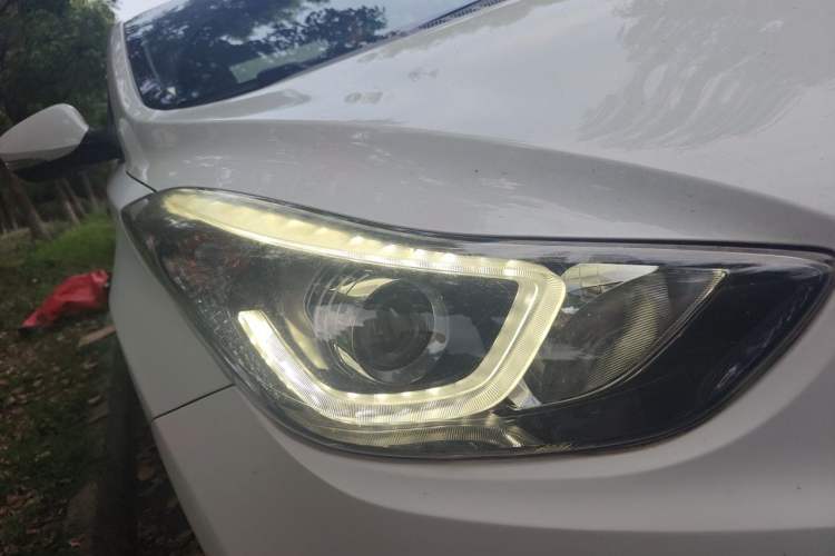 Used Hyundai Elantra (5th Generation / Langdong) 2016 1.6L Manual Luxury Model Right Front Headlight