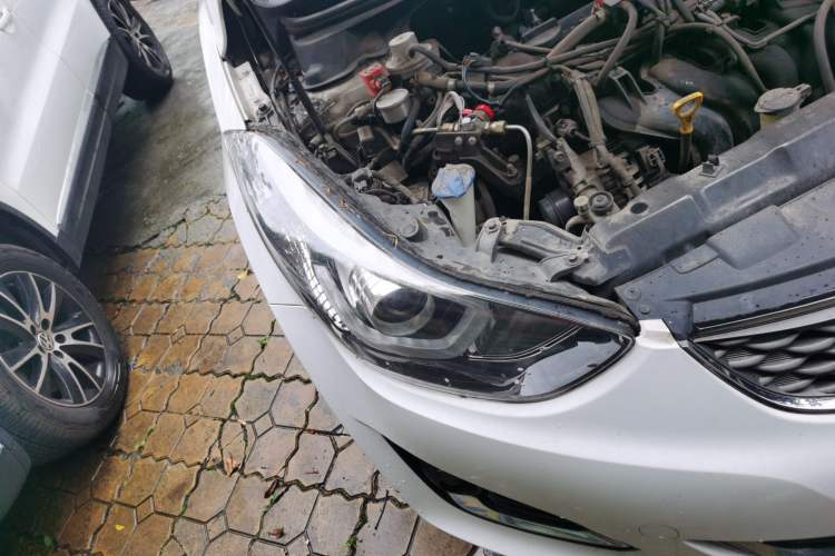 Used Hyundai Elantra (5th Generation / Langdong) 2016 1.6L Manual Luxury Model Right Front Headlight