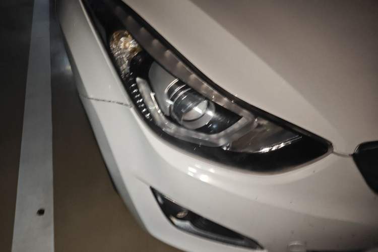 Used Hyundai Elantra (5th Generation / Langdong) 2016 1.6L Manual Luxury Model Right Front Headlight