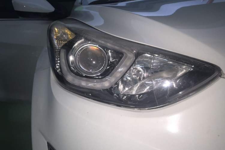 Used Hyundai Elantra (5th Generation / Langdong) 2016 1.6L Automatic Smart Version Right Front Headlight