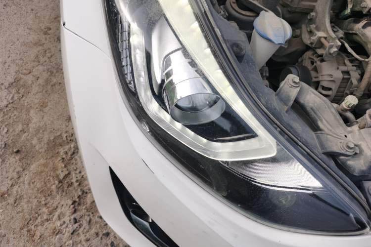 Used Hyundai Elantra (5th Generation / Langdong) 2016 1.6L Automatic Smart Version Right Front Headlight