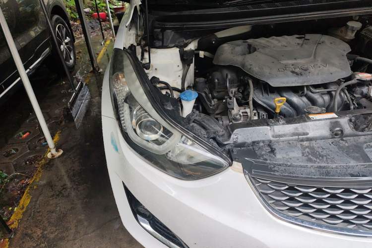 Used Hyundai Elantra (5th Generation / Langdong) 2016 1.6L Automatic Smart Version Right Front Headlight