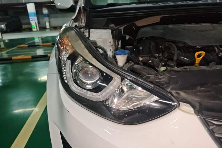 Used Hyundai Elantra (5th Generation / Langdong) 2016 1.6L Automatic Smart Version Right Front Headlight