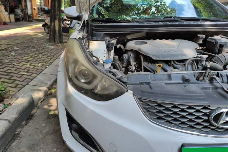Used Hyundai Elantra (5th Generation / Langdong) 2016 1.6L Automatic Smart Version Right Front Headlight